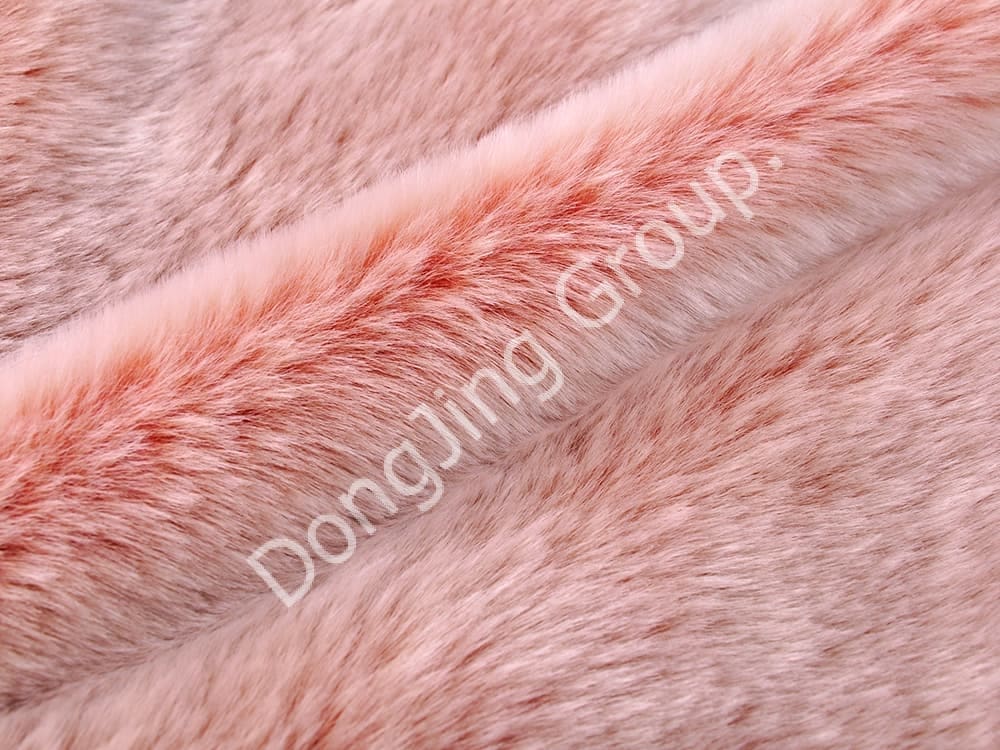 DP0960- أبيض وردي faux fur fabric