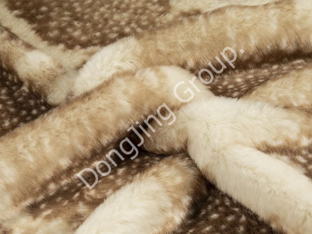 9HG0149 طباعة الغزلان أوف وايت faux fur fabric