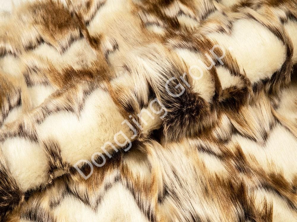 9W1150-أرنب مدبب بني وأبيض faux fur fabric